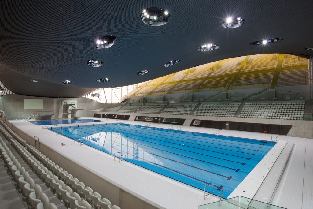 Piscina com Água Verde