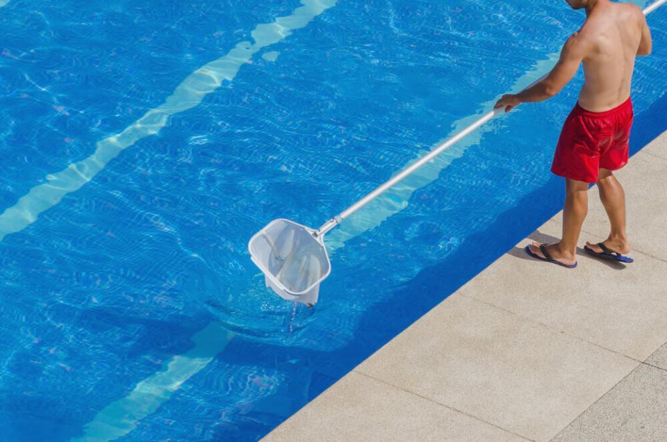 Quanto tempo se deve gastar para filtrar a piscina diariamente?