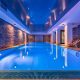 piscina coberta e aquecida em casa